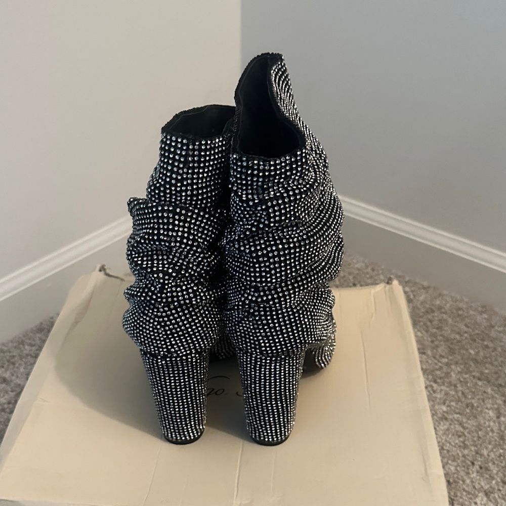 Elegant Diamond-like Women's Boots - Picture 3 of 3